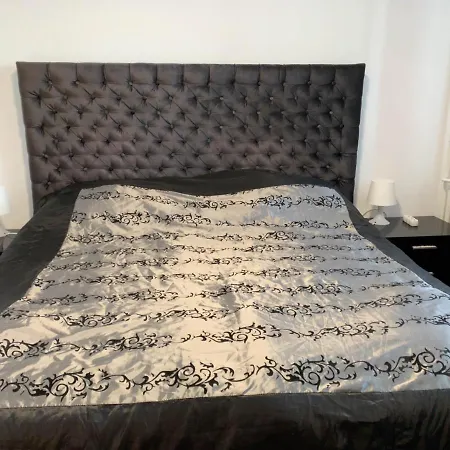 Apartment T8 *