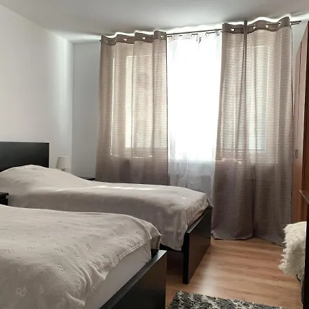 Apartment T8 *