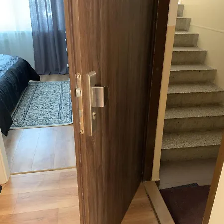 Apartment T8 *