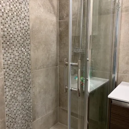 Apartment T8 *